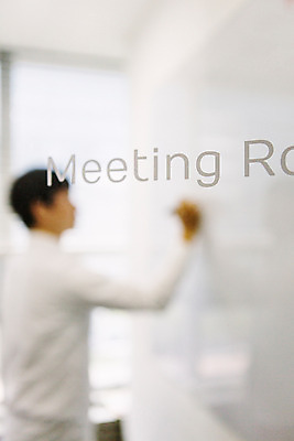 포토 JPG 남자 백그라운드 비즈니스 실내 한명 성인 아웃포커스 회의실 국내포토 1 촬영기법 사람 내부 파일형식