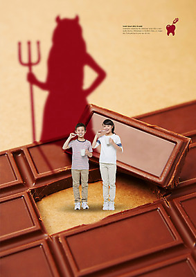 전신 PSD 편집 편집이미지 음식 서기 소녀 소년 두명 초콜릿 양치 치아 칫솔 일본인 삼지창 양치컵 충치 충치균 이미지편집 외국인 여자 남자 창 어린이 모션 디저트 사람 동양인 컵 위생용품 청결 소화기관 질병 파일형식