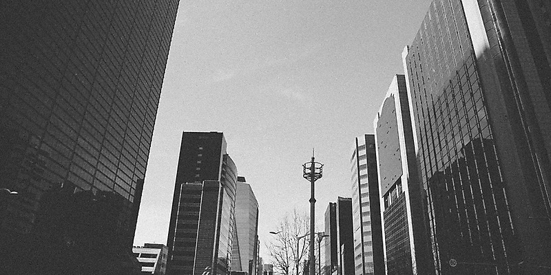 포토 JPG 주간 흑백 빌딩 사람없음 야외 도시풍경 도시 빌딩숲 국내포토 자연요소 촬영기법 풍경 건물 파일형식