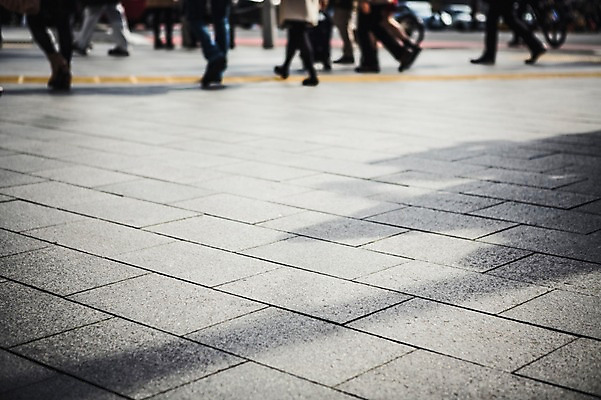 포토 JPG 주간 거리 그림자 여러명 야외 아웃포커스 도시풍경 도시 보행자 국내포토 자연요소 다수 촬영기법 사람 풍경 파일형식