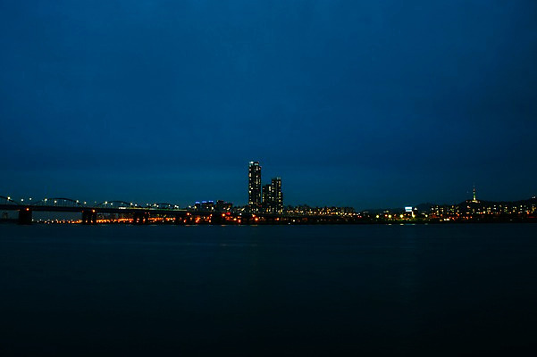 포토 JPG 야경 빌딩 사람없음 야외 도시풍경 다리 도시 한강 장노출 국내포토 서울 촬영기법 풍경 건물 신체부위 야간 랜드마크 파일형식 풍경_경치