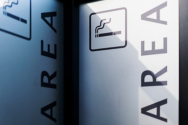 포토 JPG 주간 영어 흡연 담배 사람없음 야외 픽토그램 일본 표지판 도쿄 흡연구역 국내포토 자연요소 문자 아시아 알림판 구역 파일형식