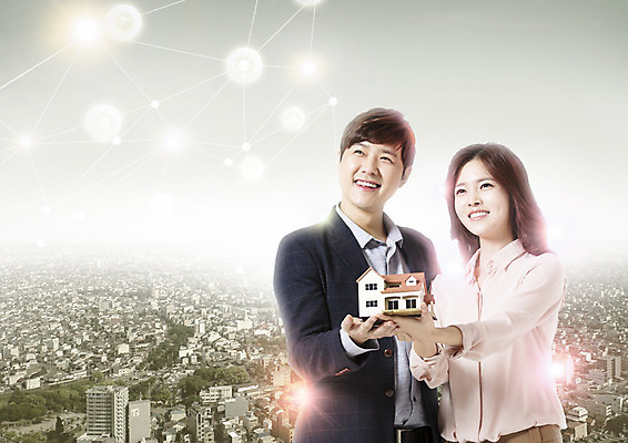 PSD 편집 편집이미지 여자 남자 비즈니스 부동산 주택 웃음 들기 상반신 20대 성인 두명 모형 한국인 도시 비즈니스맨 비즈니스우먼 내집마련 이미지편집 모션 표정 사람 동양인 청년 건물 직장인 재산 파일형식