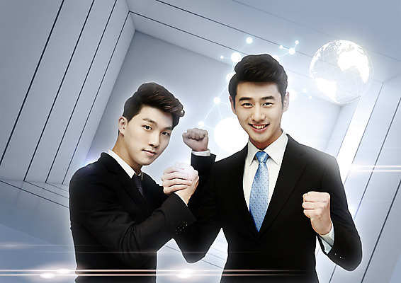 PSD 편집 편집이미지 남자 비즈니스 협력 웃음 상반신 20대 성인 두명 지구본 손잡기 글로벌비즈니스 파이팅 주먹 한국인 비즈니스맨 이미지편집 모션 표정 사람 동양인 청년 글로벌 직장인 파일형식