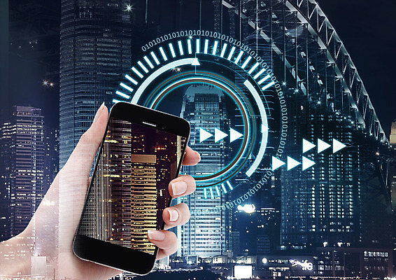 PSD 편집 편집이미지 손 야경 비즈니스 정보기술 들기 빌딩 신체부위 스마트폰 디지털 도시 이미지편집 모션 기술 사람 건물 핸드폰 스마트기기 야간 파일형식 풍경_경치