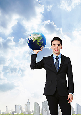 PSD 구름 편집 편집이미지 남자 지구 비즈니스 하늘 한명 서기 웃음 들기 빌딩 상반신 20대 성인 글로벌비즈니스 한국인 비즈니스맨 이미지편집 자연요소 1 모션 표정 사람 동양인 청년 건물 글로벌 직장인 파일형식