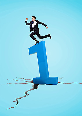 전신 PSD 편집 편집이미지 1 남자 비즈니스 한명 20대 성인 옆모습 달리기 한국인 비즈니스맨 균열 이미지편집 뷰포인트 모션 사람 동양인 청년 직장인 파일형식