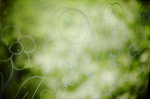 포토 JPG 어린이라이프 창문 실내 사람없음 낙서 그림 천진난만 국내포토 라이프스타일 어린이 컨셉 내부 파일형식