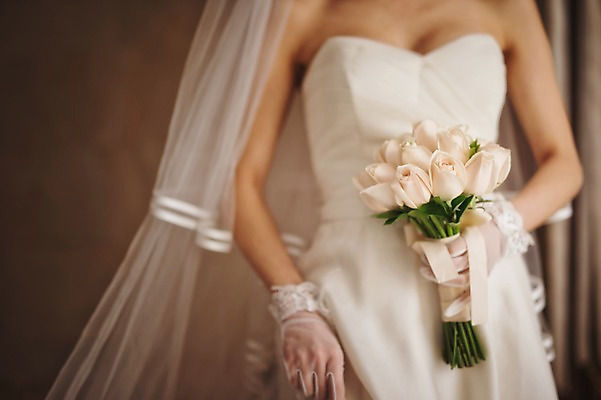 포토 JPG 여자 신부 부케 웨딩드레스 결혼 실내 한명 서기 들기 상반신 성인 앞모습 30대 한국인 기념촬영 예식장 웨딩라이프 성인여자한명만 성인만 국내포토 1 라이프스타일 드레스 뷰포인트 꽃다발 모션 사람 동양인 이벤트 내부 장년 사진촬영 공간 여자한명만 성인여자만 파일형식