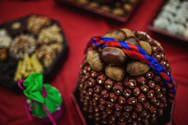 포토 JPG 결혼 전통소품 실내 사람없음 밤 대추 폐백 폐백상 폐백실 폐백음식 국내포토 전통 이벤트 내부 전통음식 견과류 오브젝트 파일형식