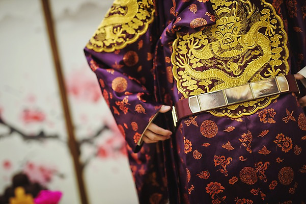 포토 JPG 남자 신랑 결혼 실내 한명 서기 상반신 성인 앞모습 30대 한국인 한복 혼례복 폐백 폐백실 웨딩라이프 국내포토 1 한국전통 라이프스타일 뷰포인트 모션 사람 동양인 이벤트 내부 장년 전통의상 파일형식