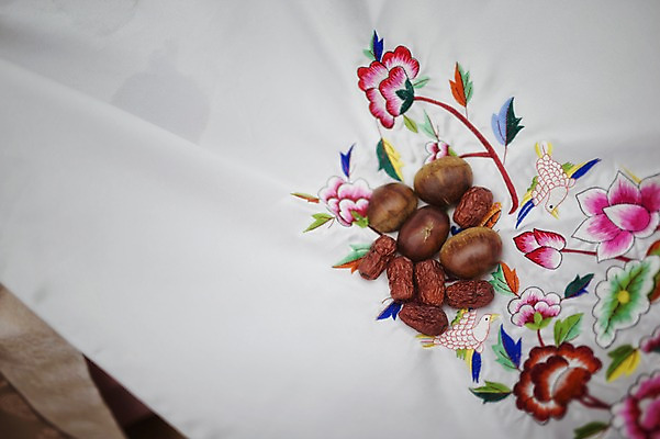 포토 JPG 전통소품 실내 사람없음 직물 밤 대추 자수 폐백 국내포토 전통 결혼 내부 견과류 오브젝트 파일형식