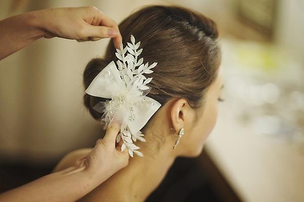 포토 JPG 여자 신부 결혼 실내 한명 앉기 성인 옆모습 30대 한국인 준비 머리장식 단장 웨딩라이프 성인여자한명만 성인만 국내포토 1 라이프스타일 뷰포인트 모션 사람 동양인 이벤트 내부 장식 장년 여자한명만 성인여자만 파일형식