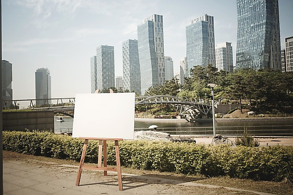 주간 PSD 편집이미지 백그라운드 프레임 빌딩 사람없음 야외 강 다리 디지털합성 이젤 캔버스 디지털아트 이미지편집 자연요소 건물 신체부위 미술도구 파일형식