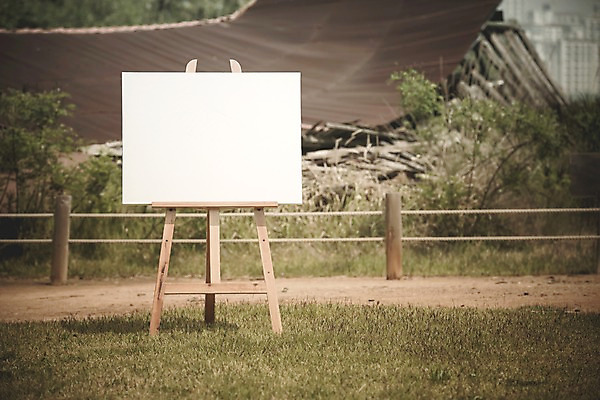 주간 PSD 편집이미지 백그라운드 프레임 사람없음 야외 울타리 디지털합성 이젤 캔버스 디지털아트 이미지편집 자연요소 담장 미술도구 파일형식