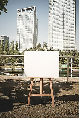 주간 PSD 편집이미지 백그라운드 난간 프레임 빌딩 사람없음 야외 디지털합성 이젤 캔버스 디지털아트 이미지편집 자연요소 건물 미술도구 파일형식