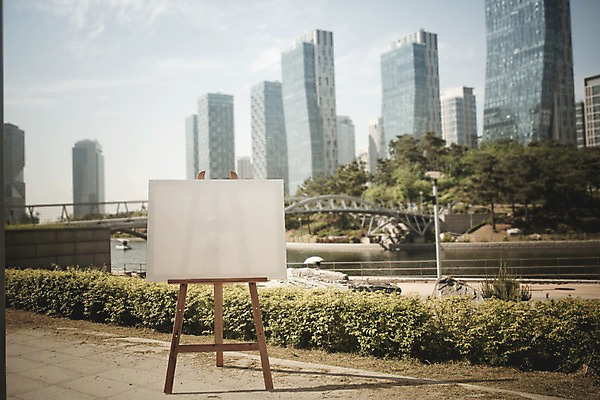 주간 PSD 편집이미지 백그라운드 프레임 빌딩 사람없음 야외 강 다리 디지털합성 이젤 캔버스 디지털아트 이미지편집 자연요소 건물 신체부위 미술도구 파일형식