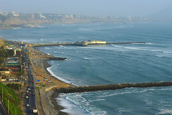 포토 JPG 해외이미지 도로 파도 바다 자동차 사람없음 건물 가로 물 도시풍경 항구 도시 페루 해외202004 해외포토 자연요소 건축물 길 육상교통 교통시설 풍경 남아메리카 파일형식 이미지허브