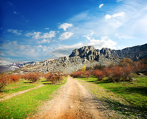 포토 JPG 해외이미지 주간 구름 길 자연 하늘 산 사람없음 야외 가을풍경 맑음 가을 해외202004 해외포토 자연요소 계절 날씨 풍경 생태계 파일형식 가을_계절 이미지허브