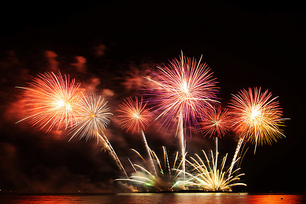 포토 JPG 해외이미지 기념일 행복 백그라운드 크리스마스 하늘 불 추상 휴가 불꽃 새로움 폭죽 이벤트 사람없음 빨간색 빛 컬러풀 파티 축제 어둠 축하 야간 폭발 연도 광 카운트다운 해외202004 해외포토 자연요소 감정 컬러 컨셉 무늬 파일형식 이미지허브