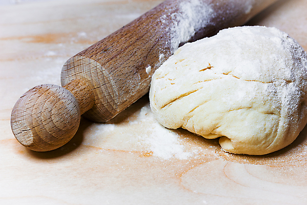 포토 JPG 해외이미지 음식 빵 백그라운드 재료 공 탁자 피자 요리 사람없음 목재 빨간색 갈색 주방 식사 빵집 흰색 시골 신선 밀 굽기 오브젝트 날것 반죽 밀가루 페스츄리 핸드메이드 해외202004 해외포토 나무 컬러 가구 곡류 패스트푸드 서양음식 상점 가루 구이 파일형식 이미지허브