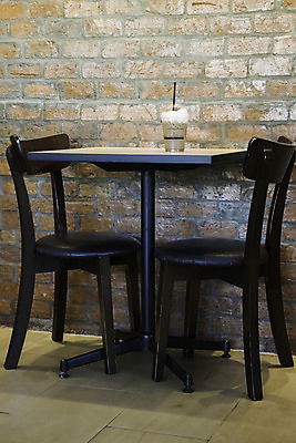 포토 JPG 해외이미지 백인 모델 산업 커피 음료 의자 비즈니스 사업가 탁자 아이디어 돌담 실내 미술 사람없음 장식 상점 식당 저녁식사 공백 카페 기다림 맨션 오브젝트 프리랜서 카피스페이스 해외202004 해외포토 서양인 직업 가구 컨셉 모션 문화예술 주택 내부 담장 식사 돌_바위 파일형식 이미지허브