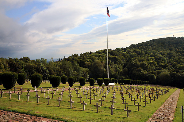포토 JPG 해외이미지 구름 종교 십자가 아침 산 사람 사람없음 세계 태양 평화 일출 침묵 자유 프랑스 바위 죽음 무덤 역사 숲 묘사 언덕 군용 전쟁 영웅 병정 기념물 애국심 천연기념물 프랑스어 절정 해외202004 해외포토 주간 자연요소 문자 유럽 컨셉 군대 노을 소리 돌_바위 파일형식 이미지허브