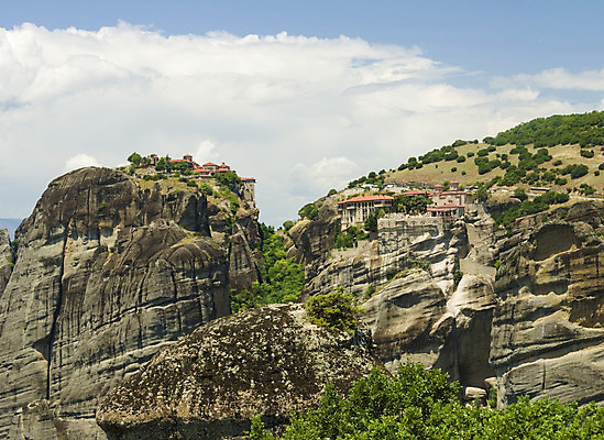 포토 JPG 해외이미지 전통 기독교 종교 문화 여행 건축양식 자연 산 풍경 경사 사람없음 야외 건물 여름 교회 여행객 계곡 바위 영혼 역사 재산 정상 유성 땅 그리스 개성 수도원 그리스인 옛날 웅장함 절정 해외202004 해외포토 서양인 건축물 계절 건축 유럽 종교건축 사람 금융 돌_바위 생태계 파일형식 이미지허브