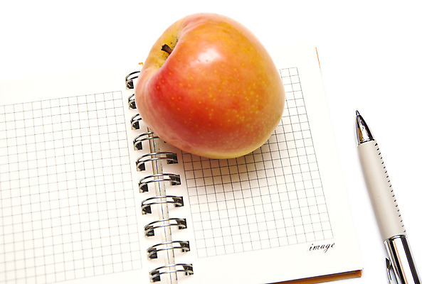 포토 JPG 해외이미지 직업 교육 종이 음식 다이어트 과일 학교 탁자 나선형 건강 사람없음 책 펜 공책 주스 공백 기록 신선 도서관 사과 먹기 순수 날것 페이지 칼로리 단절 숙성 해외202004 해외포토 음료 가구 컨셉 무늬 모션 문구용품 필기구 파일형식 이미지허브