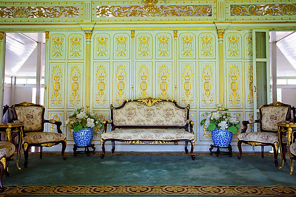 포토 JPG 해외이미지 라이프스타일 디자인 벽 가구 의자 일러스트 건축양식 창문 탁자 아파트 주택 실내 사람없음 내부 목재 장식 소파 갈색 유행 어둠 카펫 궁전 방 수확 골동품 흰색 중세 역사 클래식 고급 우아함 가죽 맨션 캐비닛 질감 복고 안락의자 귀족 그런지 옛날 스타일 해외202004 해외포토 나무 건축 컬러 생활용품 컨셉 고건축 농업 재료 건물 생활 사물함 파일형식 이미지허브