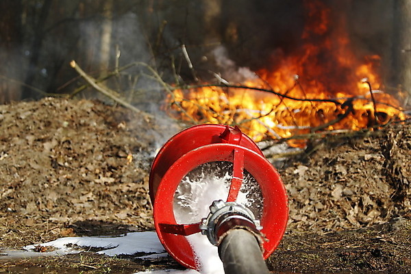 포토 JPG 해외이미지 산업 선 장갑 백그라운드 불 안전 사람없음 빨간색 물 우주 장비 흐름 긴급 반지 잡기 뜨거움 원형 개울 고리 플러그 호주 보호 연결 접속 위험 소방관 예방 싸움 롤 분무기 호스 튜브 고무 소화전 땅바닥 재앙 콘크리트 해외202004 해외포토 자연요소 도형 잡화 컬러 컨셉 장신구 모션 바닥 강 오세아니아 안전장비 구조원 소방 파일형식 이미지허브