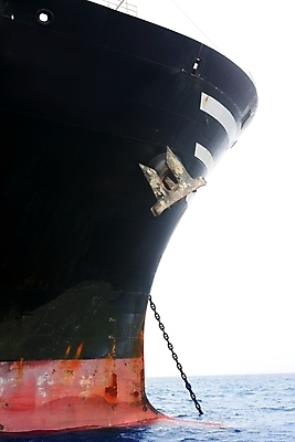 포토 JPG 해외이미지 산업 밧줄 바다 여행 교통시설 하늘 추상 휴가 항해 사람없음 빨간색 물 파란색 금속 항구 검은색 화물 흰색 보트 고급 큼 크루즈 묘사 부식 활 함선 포트 닻 옛날 해외202004 해외포토 자연요소 줄 컬러 교통 컨셉 무늬 배_교통 재질 운송업 크기 시설 파일형식 이미지허브