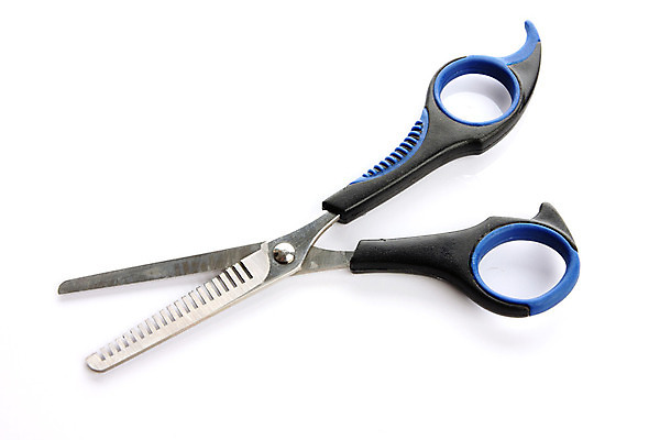 포토 JPG 해외이미지 헤어스타일 그림자 사람없음 파란색 반사 검은색 쌍 칼날 은색 플라스틱 자르기 흰배경 스테인레스 스타일 해외202004 해외포토 컬러 백그라운드 모션 재질 흰색 파일형식 이미지허브