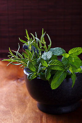 포토 JPG 해외이미지 식물 음식 백그라운드 잎 건강 요리 사람없음 초록색 약 정원 성장 흰색 신선 선택 약초 자르기 민트 허브 향신료 유기농 향기 향 성분 아로마테라피 로즈메리 조제 내추럴 해외202004 해외포토 웰빙 컬러 컨셉 의학 모션 풀_식물 냄새 만들기 테라피 향미료 파일형식 이미지허브