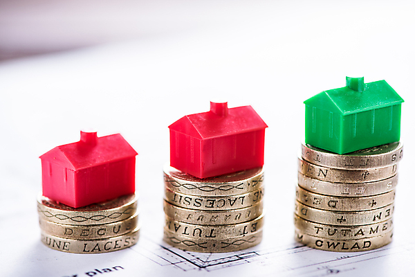 포토 JPG 해외이미지 모델 종이 백그라운드 컨셉 돈 비즈니스 열쇠 부동산 아파트 주택 사람없음 초록색 판매 세일 동전 재산 구매 건축가 책상 투자 파운드 대여 대출 진짜 프로젝트 해외202004 해외포토 직업 컬러 가구 건물 금융 쇼핑 파일형식 이미지허브