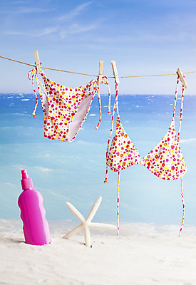 포토 JPG 해외이미지 수영복 모래 바다 여행 가방 하늘 휴가 조개 휴식 불가사리 가면 정장 해변 사람없음 물 파란색 비키니 수건 수영 스파 장비 스노클링 잠수부 휴양지 복고 수영선수 해외202004 해외포토 자연요소 잡화 옷 컬러 컨셉 어패류 극피동물 운동선수 위생용품 장소 수상스포츠 전문직 파일형식 이미지허브