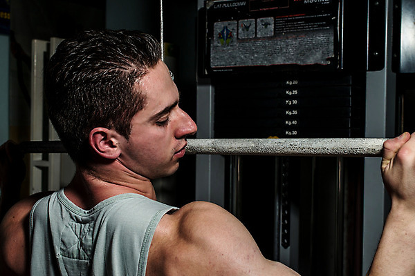 포토 JPG 해외이미지 백인 남자 스포츠 운동화 신체 근육 건강 한명 사람 성인 운동 스트레칭 힘 에너지 잡기 구부린 몸무게 보디빌딩 보디빌더 연습 체육관 근육질 몸통 보여주기 무거움 고립 리프팅 이두근 해외202004 해외포토 서양인 1 신발 모션 신체부위 헬스 무게 몸매 파일형식 이미지허브