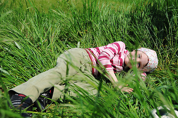 포토 JPG 해외이미지 식물 구름 응시 공원 행복 안경 어린이 잎 꽃무늬 자연 벽지 표정 한명 초록색 여름 컬러풀 머리 맑음 신선 만족 유기농 생태학 해외202004 해외포토 자연요소 1 웰빙 시선 잡화 계절 공공시설 교육 꽃 감정 컬러 무늬 날씨 사람 신체부위 생태계 파일형식 이미지허브