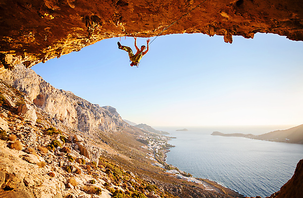 포토 JPG 해외이미지 주간 전신 남자 밧줄 하늘 한명 성인 야외 앞모습 손들기 암벽 암벽등반 암벽등반가 성인남자한명만 해외202004 놓침 해외포토 자연요소 1 줄 뷰포인트 모션 사람 등산 남자한명만 성인남자만 파일형식 이미지허브