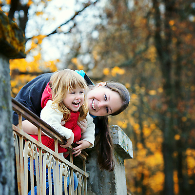 포토 JPG 해외이미지 나무 백인 공원 여자 행복 얼굴 어린이 2 가족 엄마 건강 미소 웃음 사람 야외 두명 빨간색 금발 노란색 기쁨 가을 바위 표현 달콤 숲 작음 정사각형 결백 천진난만 해외202004 해외포토 도형 서양인 식물 헤어스타일 계절 공공시설 감정 컬러 컨셉 관계 표정 신체부위 돌_바위 맛 크기 파일형식 이미지허브