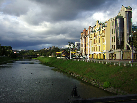 포토 JPG 해외이미지 구름 백그라운드 건축양식 하늘 날씨 사람없음 건물 물 파란색 강 검은색 어둠 놀람 회색 가을 도시 도심 저녁 위험 무서움 폭풍 타운 해고 뇌우 재앙 채널 해외202004 해외포토 자연요소 건축물 계절 건축 감정 컬러 컨셉 비즈니스 표정 야간 파일형식 이미지허브