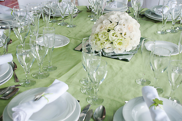 포토 JPG 해외이미지 식기 접시 외관 꽃 음료 꽃다발 결혼 포크 의자 유리 탁자 결혼식 서브 이벤트 사람없음 야외 장식 초록색 파티 요식업 식당 식사 저녁식사 희망 모임 식탁보 흰색 축하 직물 칼 고급 우아함 은색 배열 묘사 서비스 만족 냅킨 설정 접수 정중 해외202004 해외포토 식물 감정 산업 컬러 가구 컨셉 재질 상점 파일형식 이미지허브