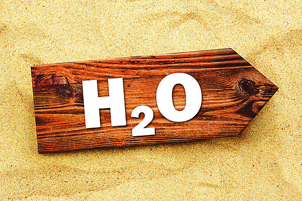 포토 JPG 해외이미지 음료 지도 가이드 건조 사람없음 물 모래사장 사막 표지판 액체 황무지 갈증 방향 사인 검색 가뭄 해외202004 해외포토 자연요소 직업 바다 날씨 알림판 파일형식 이미지허브