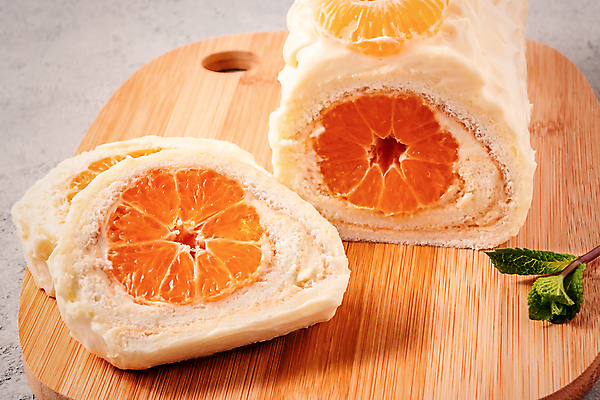 포토 JPG 해외이미지 단면 디저트 귤 실내 사람없음 롤케이크 해외202004 해외포토 음식 과일 내부 케이크 파일형식 이미지허브