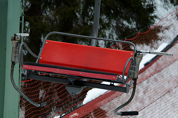 포토 JPG 해외이미지 라이프스타일 계절 스포츠 여행 겨울 의자 자연 하늘 휴가 스키 산 사람 풍경 경사 사람없음 빨간색 파란색 추위 흰색 스노우보드 승차 12월 언덕 속도 휴양지 리프트 스키선수 스노우보더 1월 2월 옛날 눈내림 해외202004 해외포토 컬러 가구 모션 겨울스포츠 운동선수 눈_날씨 생활 장소 보드_스포츠 날짜 생태계 파일형식 이미지허브
