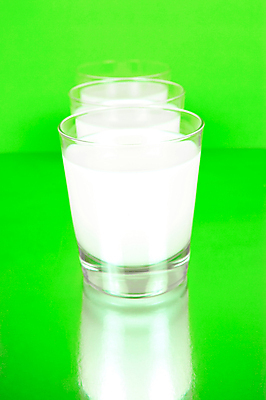 포토 JPG 해외이미지 음료 음식 백그라운드 다이어트 유리 건강 사람없음 초록색 우유 흰색 최고 가득함 크림 싱글 고립 칼슘 해외202004 해외포토 컬러 재질 유제품 파일형식 이미지허브