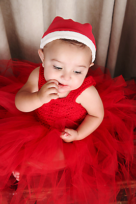 포토 JPG 해외이미지 백인 모델 전통 라이프스타일 드레스 계절 여자 어린이 백그라운드 크리스마스 장난 놀이 휴가 갈색머리 실내 선물 한명 사람 앉기 이벤트 목재 장식 빨간색 산타클로스 축제 흰색 축하 표현 아기 머리띠 커튼 작음 12월 해외202004 해외포토 서양인 나무 1 헤어스타일 옷 기념일 컬러 컨셉 재료 장신구 모션 내부 생활 날짜 크기 파일형식 이미지허브