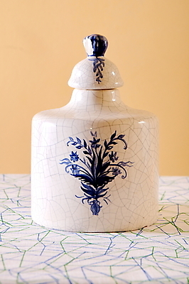 포토 JPG 해외이미지 1 전통 음료 패턴 오렌지 미술 사람없음 파란색 상점 주방 머그컵 수확 골동품 흰색 잡기 조끼 도자기 균열 클래식 냄비 눈물 오브젝트 서비스 복고 통조림 깨짐 옛날 해외202004 해외포토 감정 컬러 컨셉 무늬 농업 과일 모션 문화예술 컵 외투 솥 파일형식 이미지허브