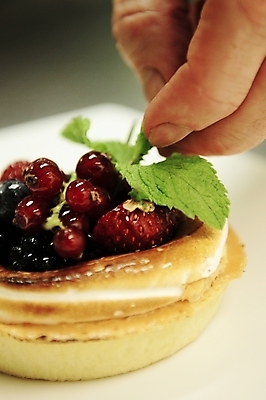 포토 JPG 해외이미지 음식 과일 디저트 쟁반 요리 사람없음 여름 주방 요리사 식사 저녁식사 달콤 준비 만들기 제빵사 페스츄리 해외202004 해외포토 직업 계절 빵 모션 맛 파일형식 이미지허브