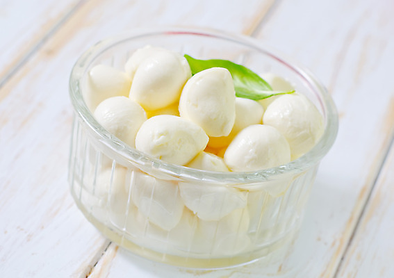 포토 JPG 해외이미지 전통 음식 포크 잎 다이어트 토마토 채소 재료 부분 방울토마토 유리 치즈 건강 사람없음 빨간색 초록색 식당 저녁식사 이탈리아 샐러드 흰색 신선 체리 클래식 지중해 허브 올리브 바질 점심식사 모짜렐라치즈 채식주의자 카프레제 해외202004 해외포토 식물 식기 열매 유럽 바다 컬러 컨셉 과일 재질 유제품 상점 식사 채식 파일형식 이미지허브